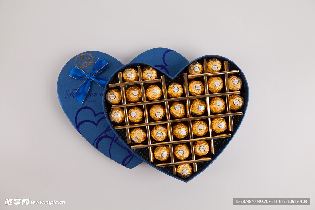 工艺品心形盒装金色巧克力