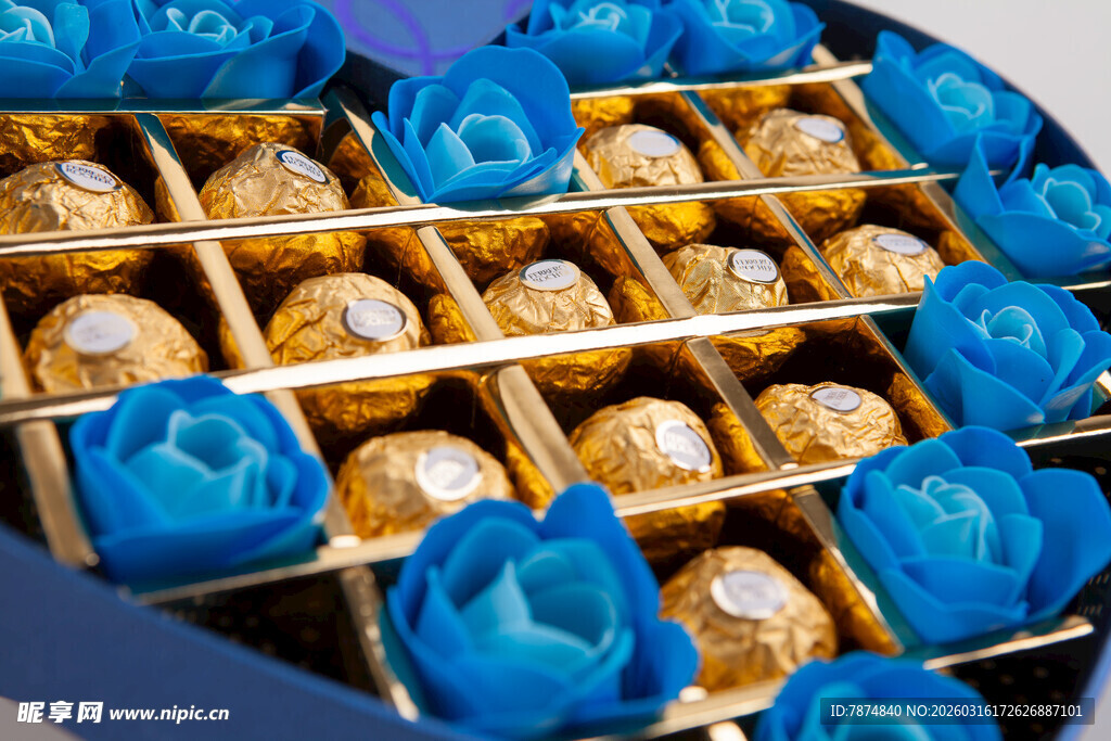 工艺品心形蓝玫瑰巧克力礼盒