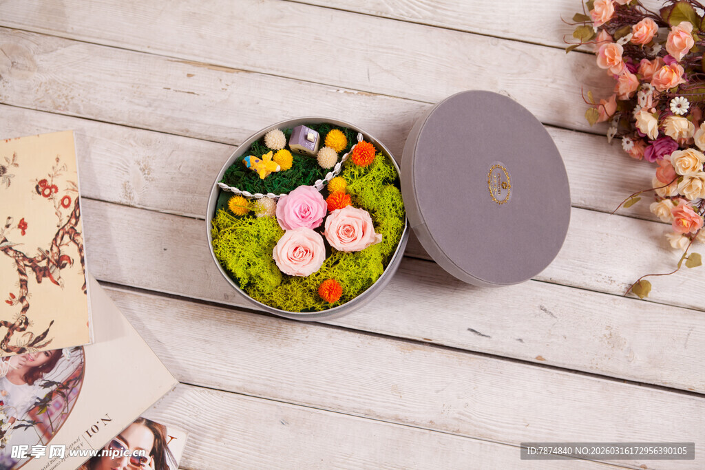 工艺品多彩花卉图案圆形装饰盒