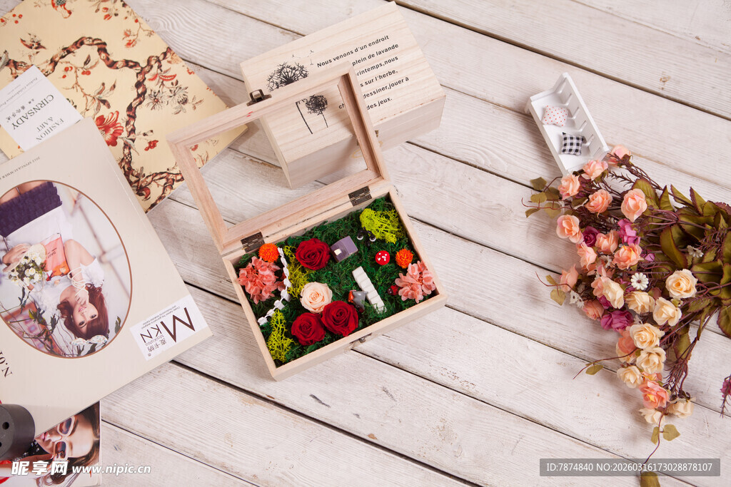 工艺品精致手工艺品与鲜花组合