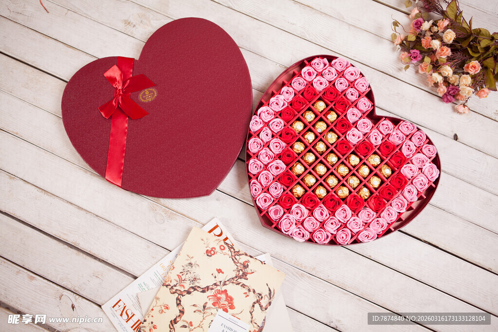 工艺品心形礼盒与装饰饼干