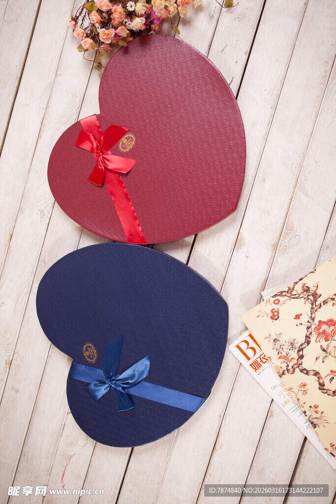 工艺品心形礼盒与装饰纸