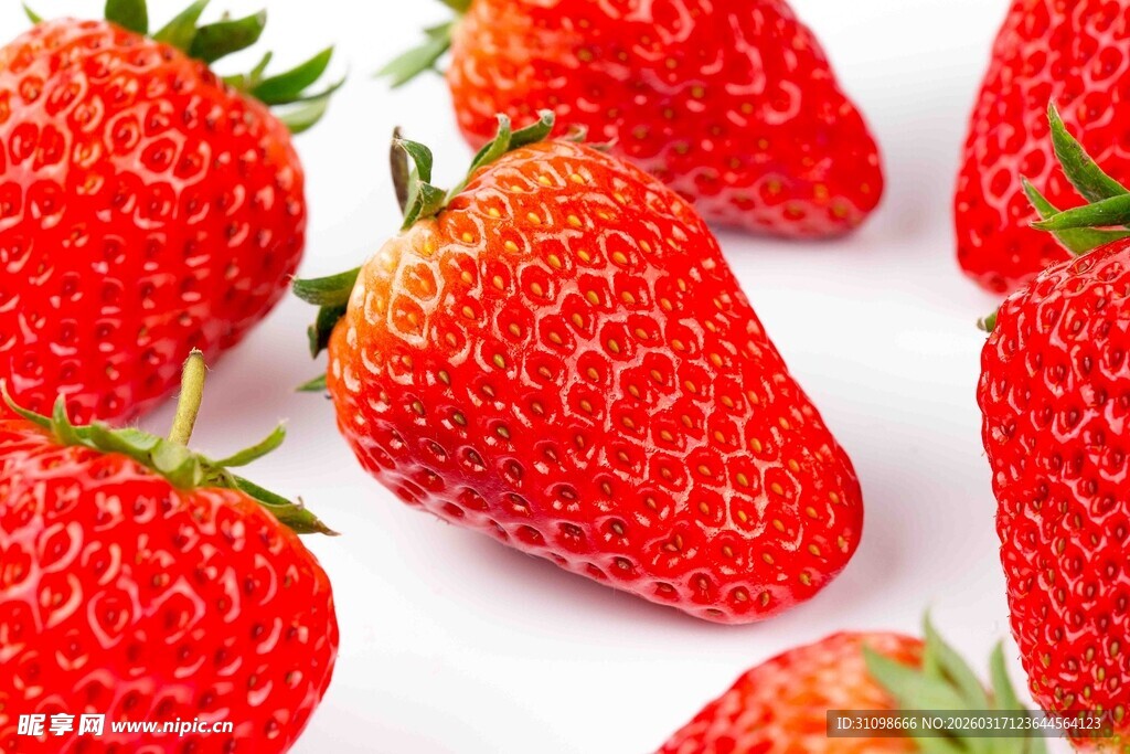 新鲜诱人的草莓