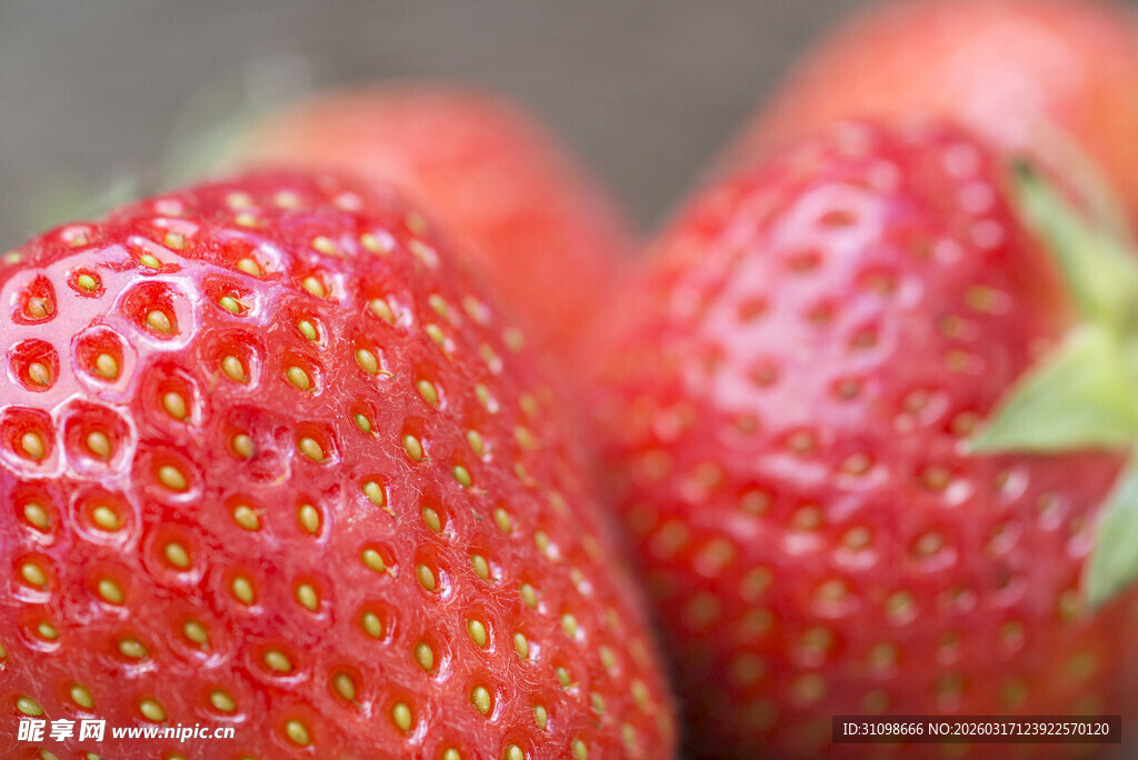 新鲜诱人的草莓特写