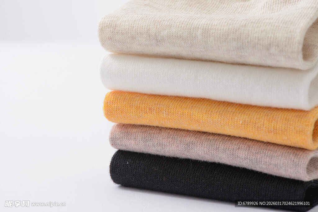 多彩叠放的棉袜