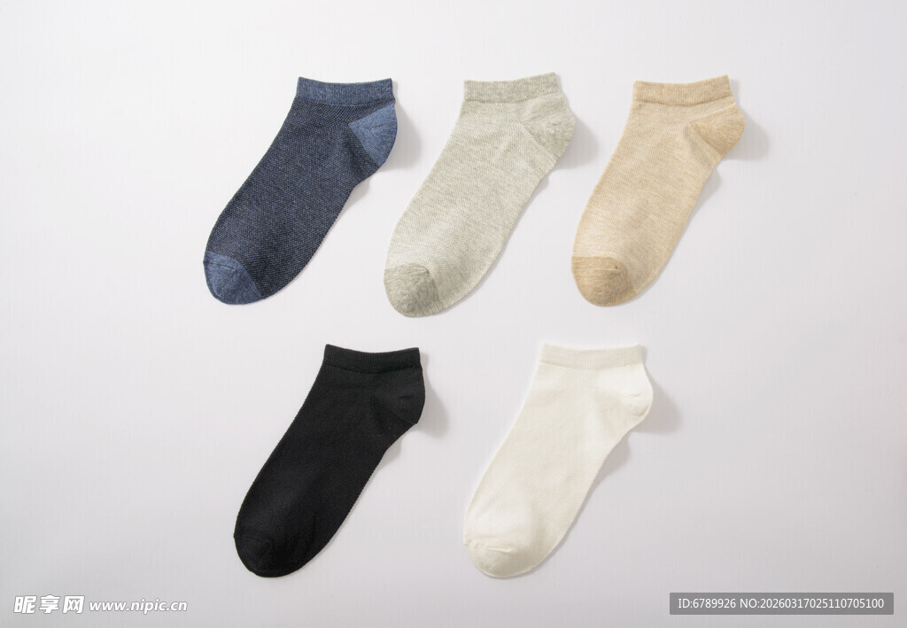 多样色彩短袜展示