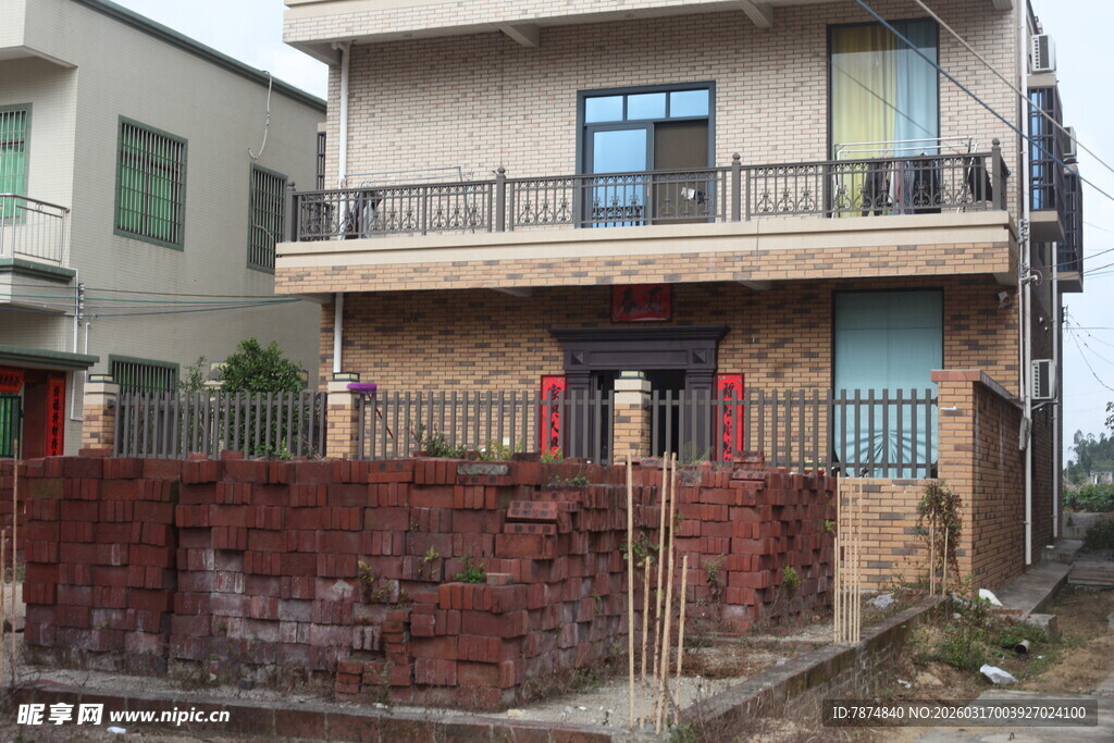 乡村两层自建住宅外观