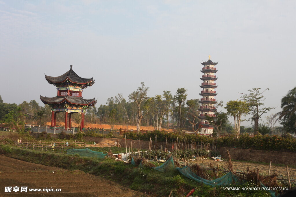 古建风光 塔与楼阁相映