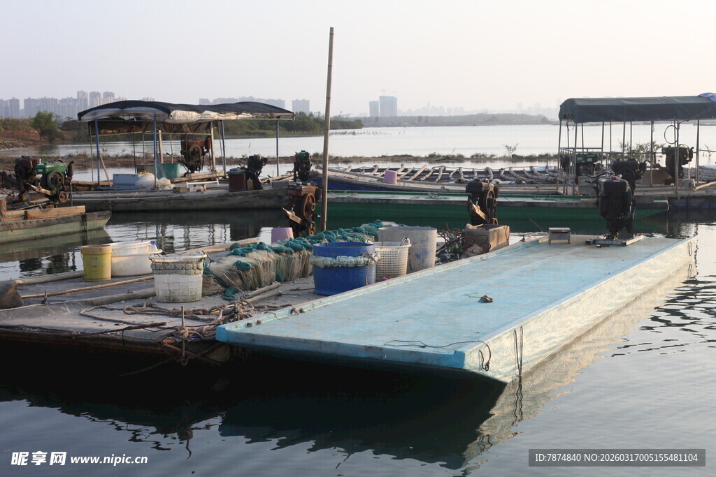 码头船只场景
