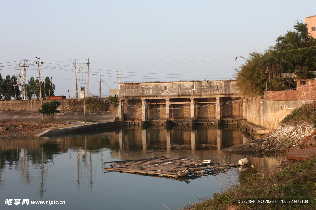 河边水闸建筑景观