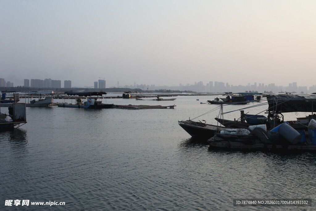 海港停泊船只景观