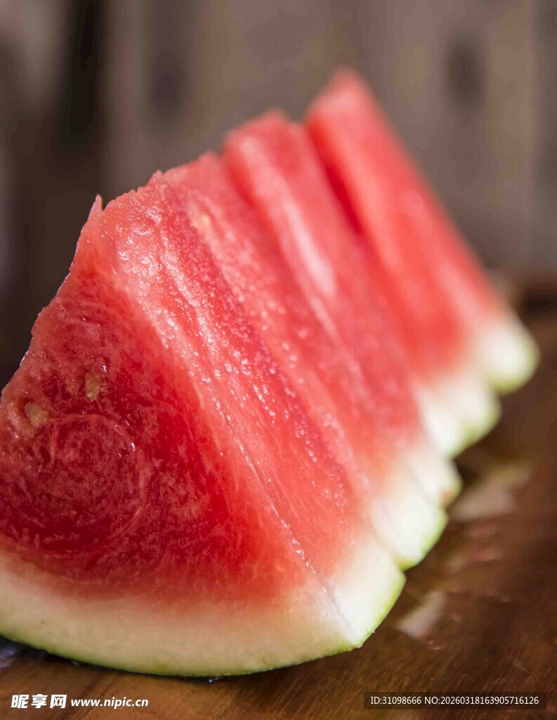 新鲜切块西瓜诱人展示