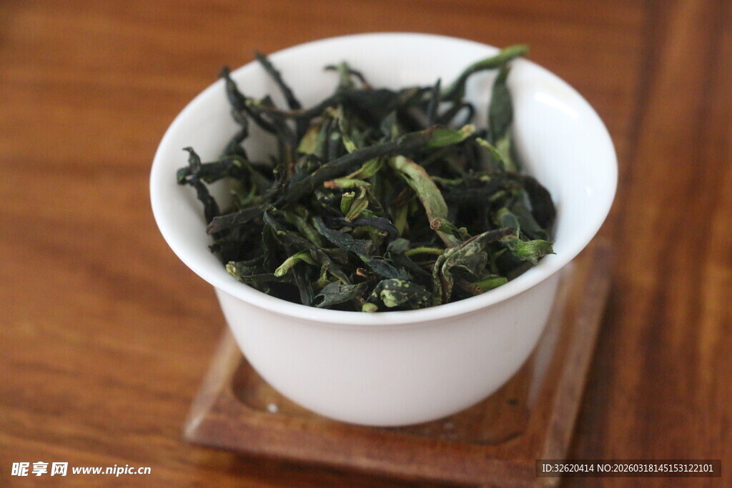 嫩绿茶叶