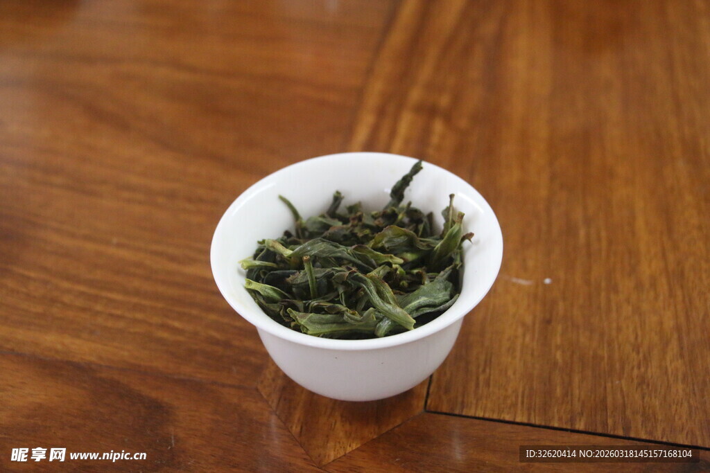 嫩绿茶叶