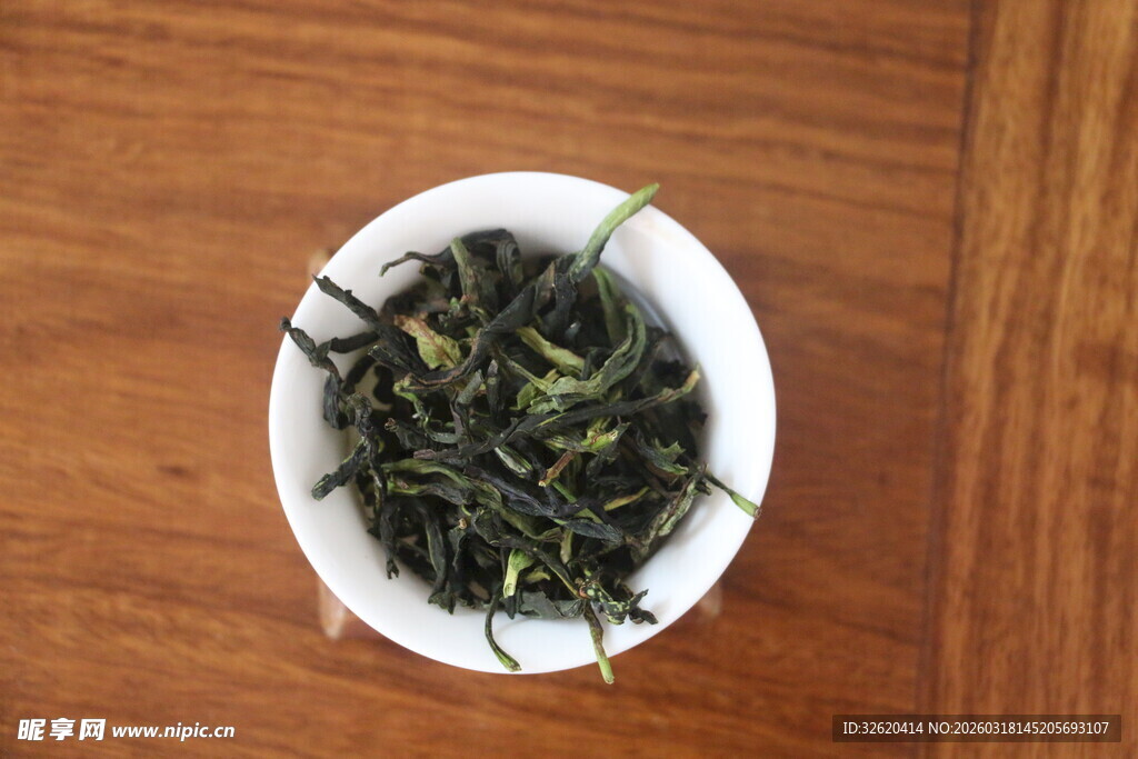嫩绿茶叶