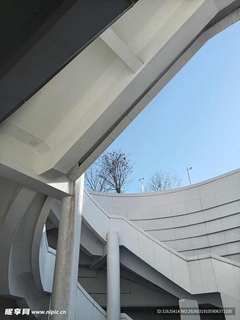 现代建筑独特外观视角