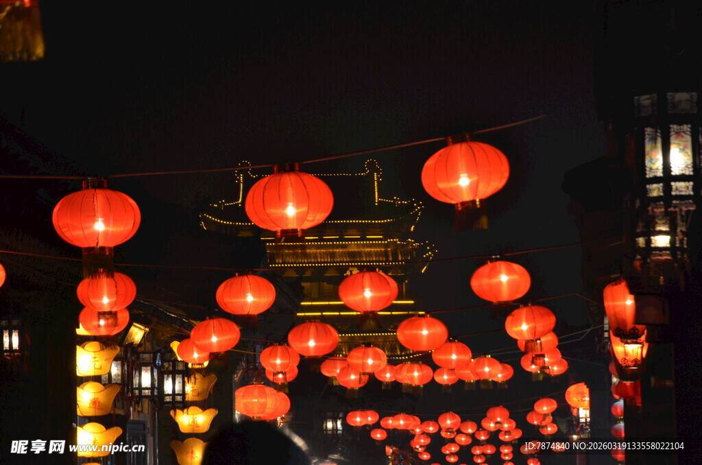古巷红灯笼夜景