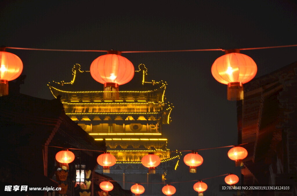 古街夜景挂红灯笼