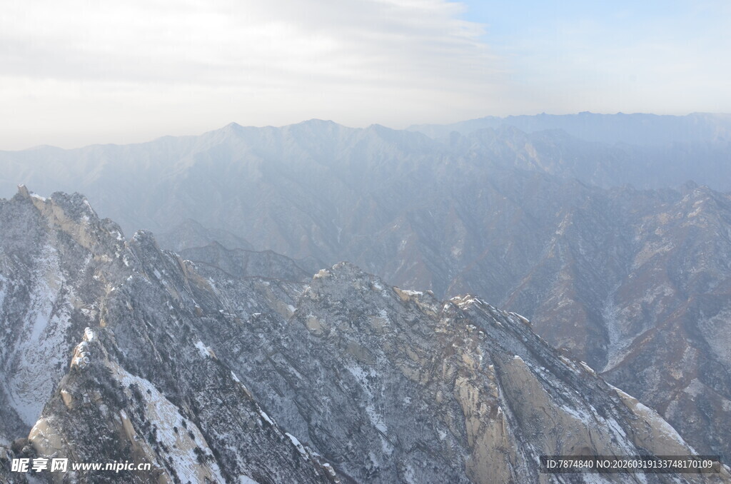 壮丽雪山山脉景观