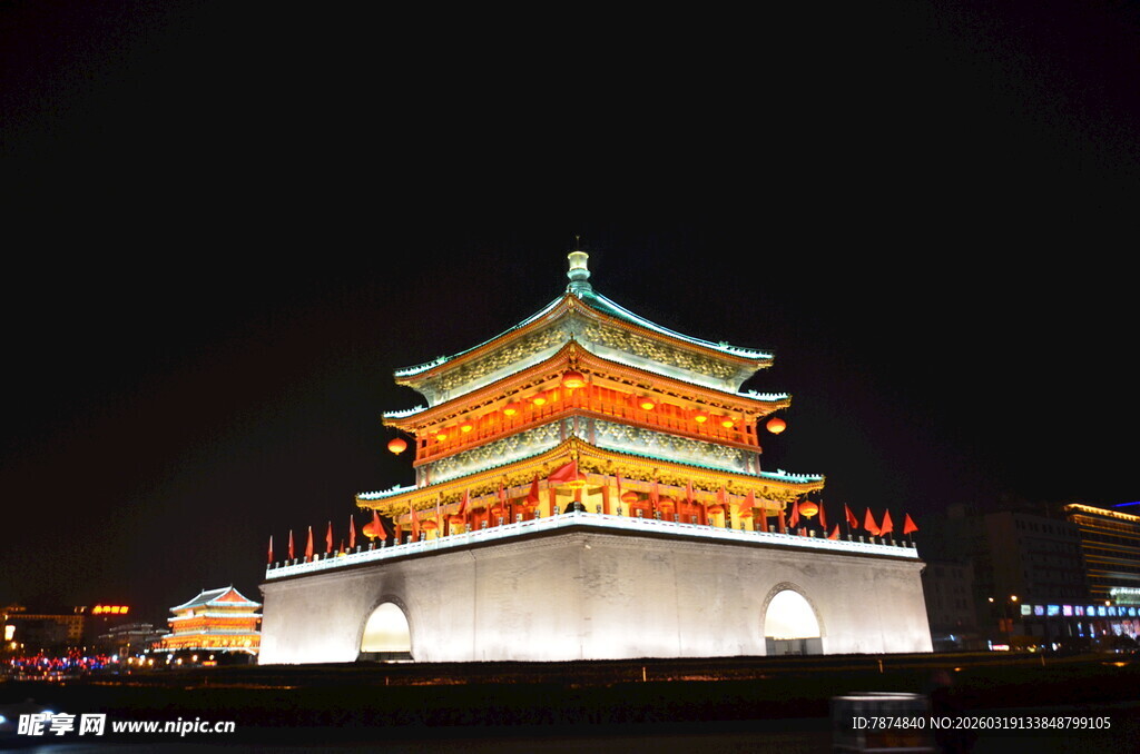 西安钟楼夜景璀璨