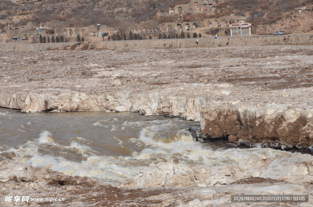 黄河奔腾的壮丽自然景观