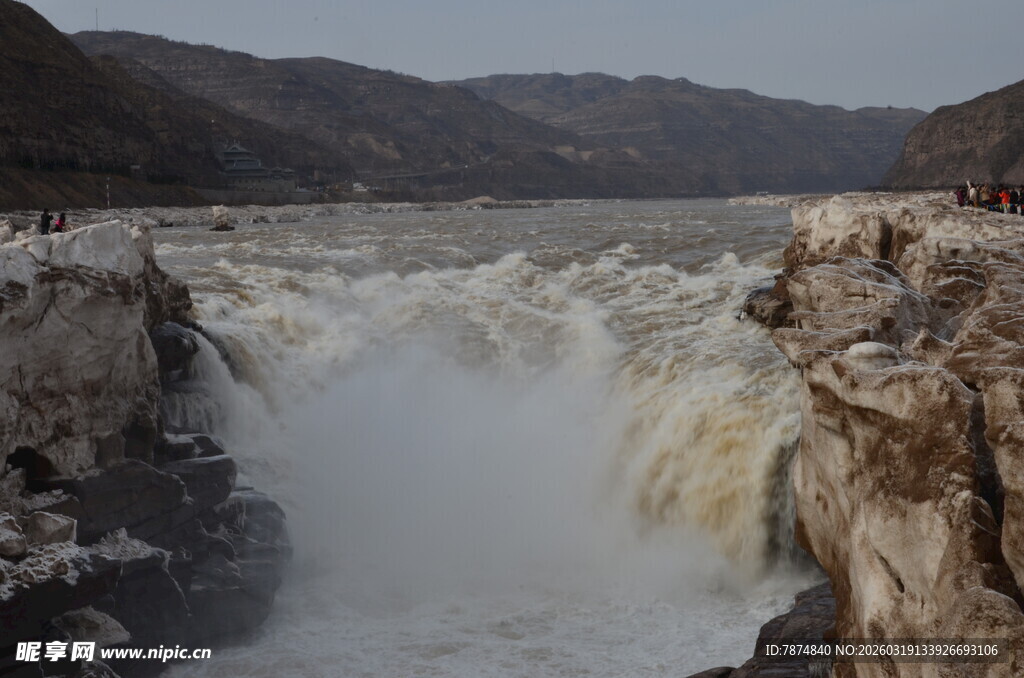 黄河壶口瀑布壮观景象