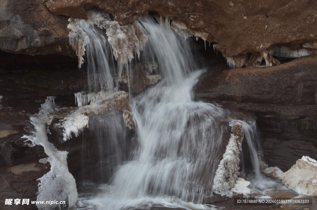 山间冰瀑小景