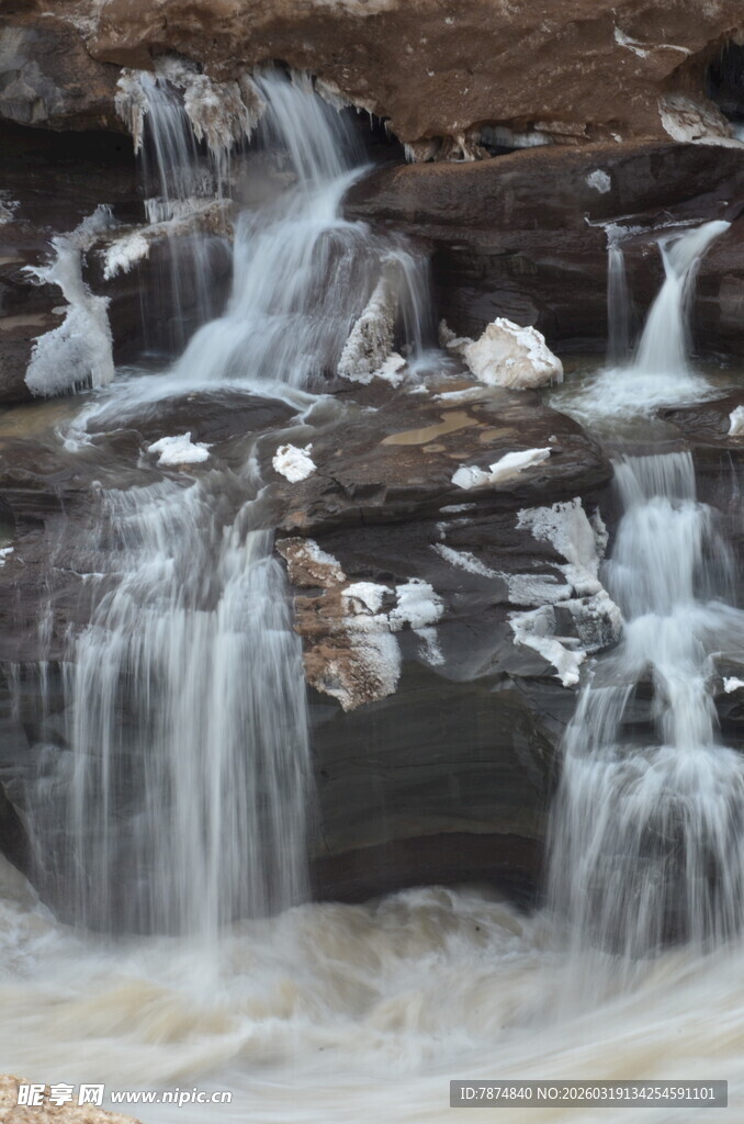 山间小瀑布流水景致