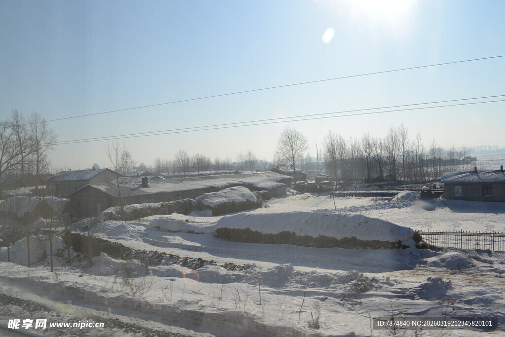 冬日雪覆村庄美景