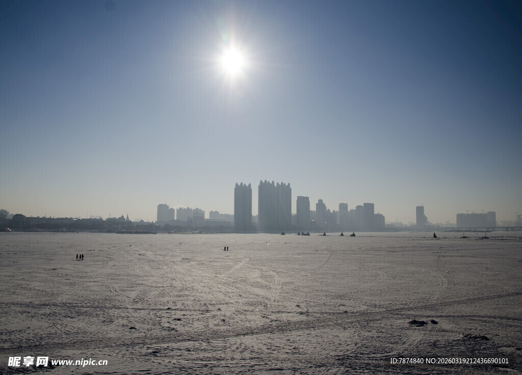 海滨城市日出风光
