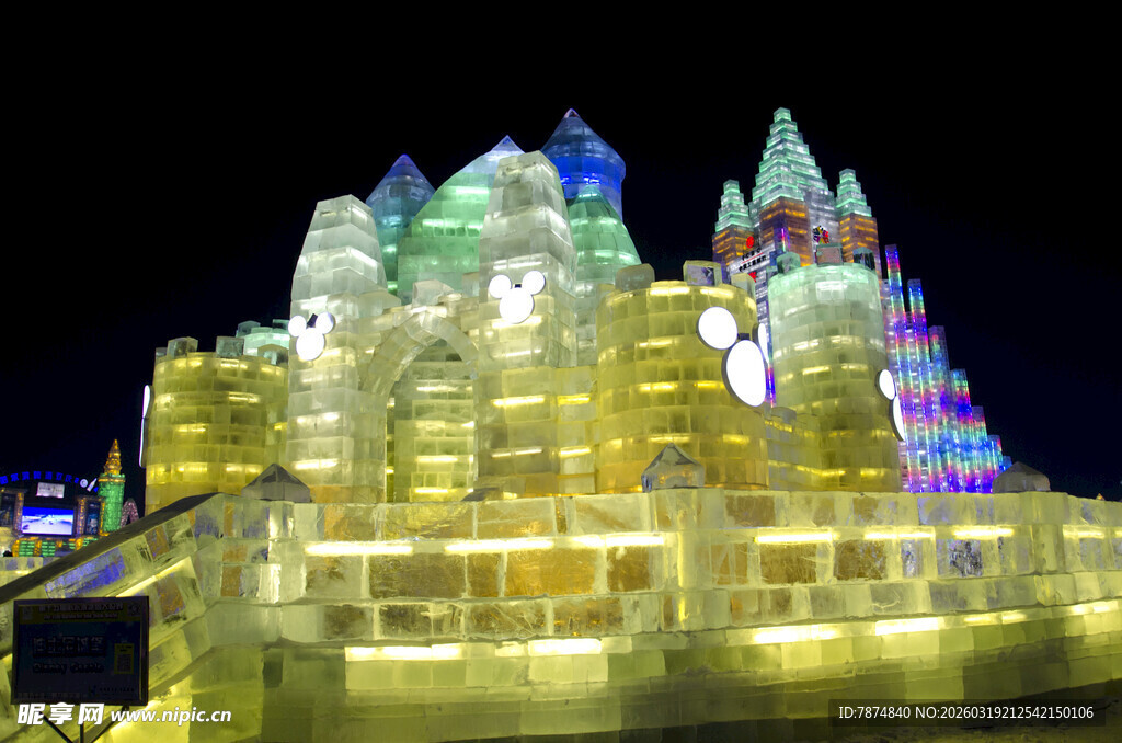 梦幻冰雪城堡夜景