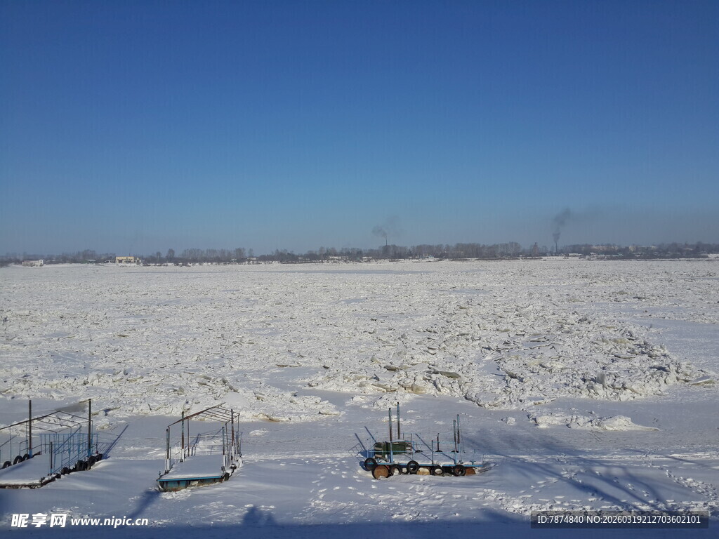 冬日冰封雪地景观