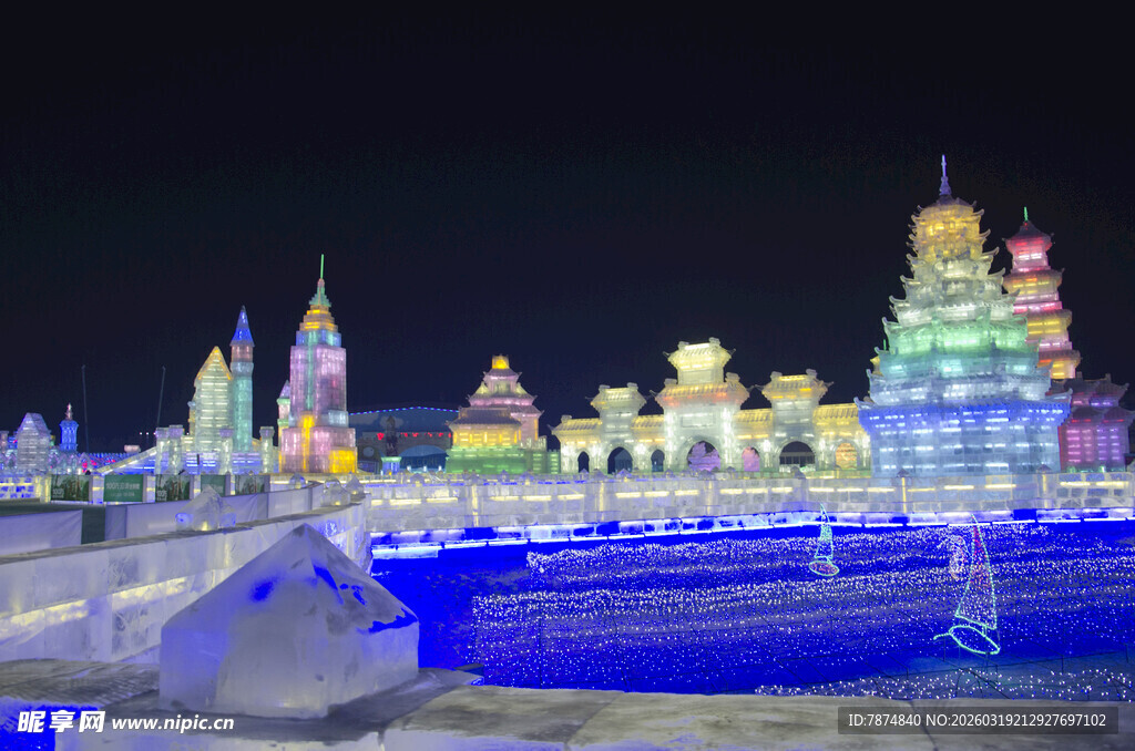 梦幻冰雪城堡夜景