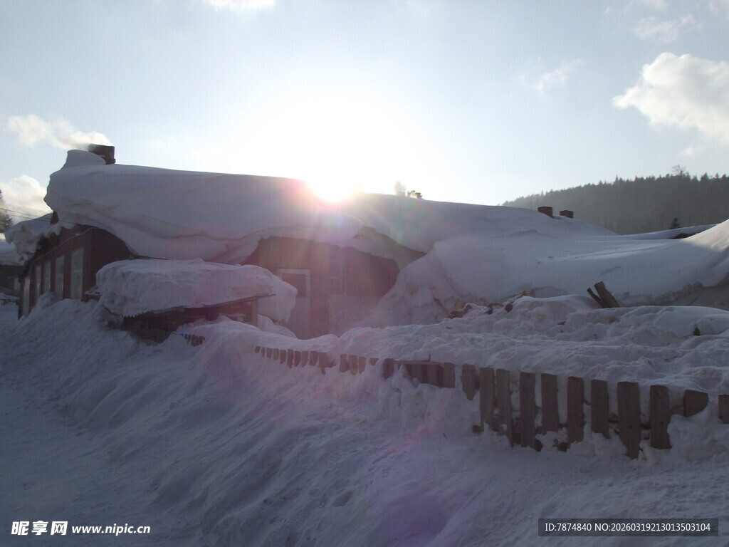 冬日雪乡的温馨景象