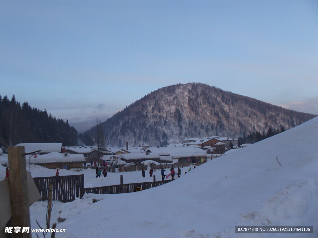 冬日山村雪景风光