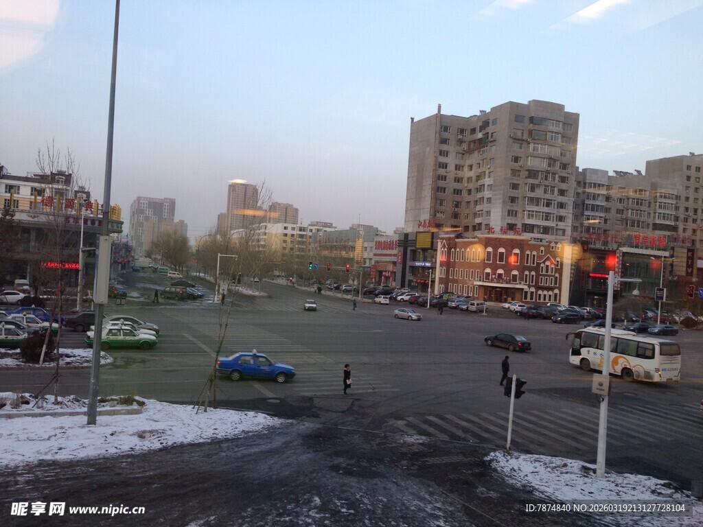 城市冬日街角景象