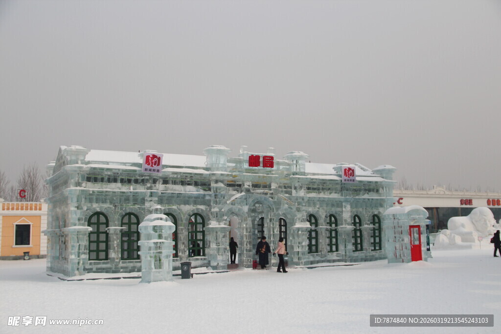 冰雪中的车站景观