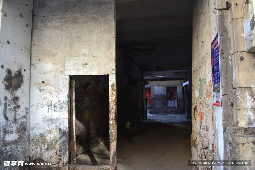 破旧楼道内景