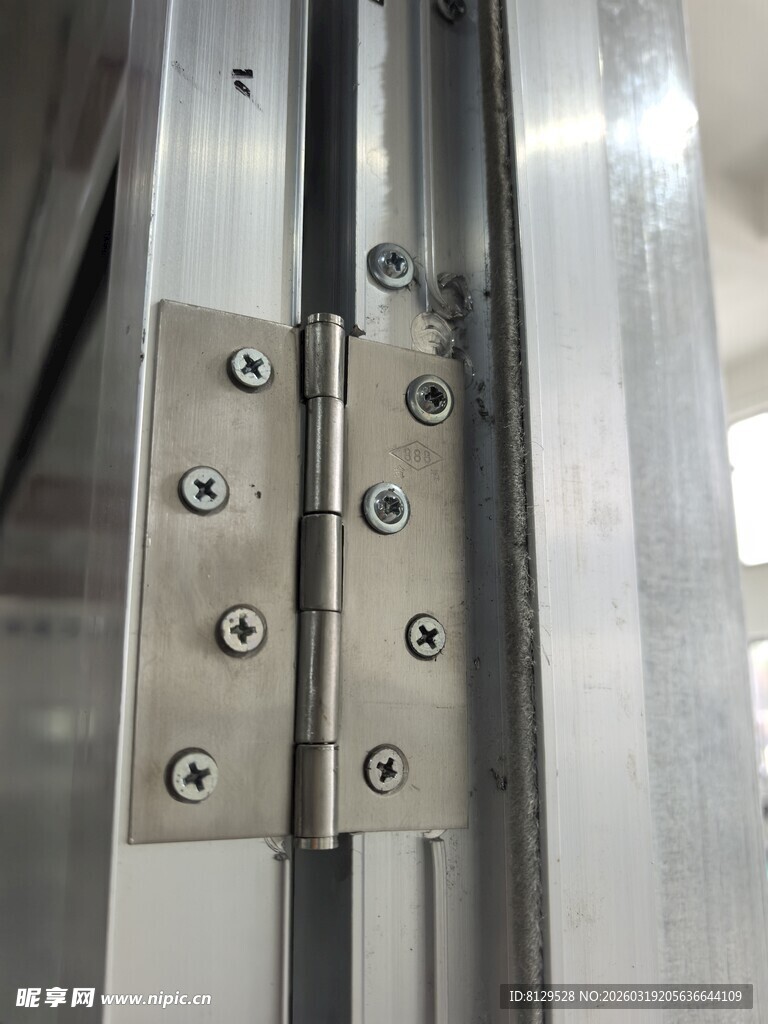 金属合页细节特写