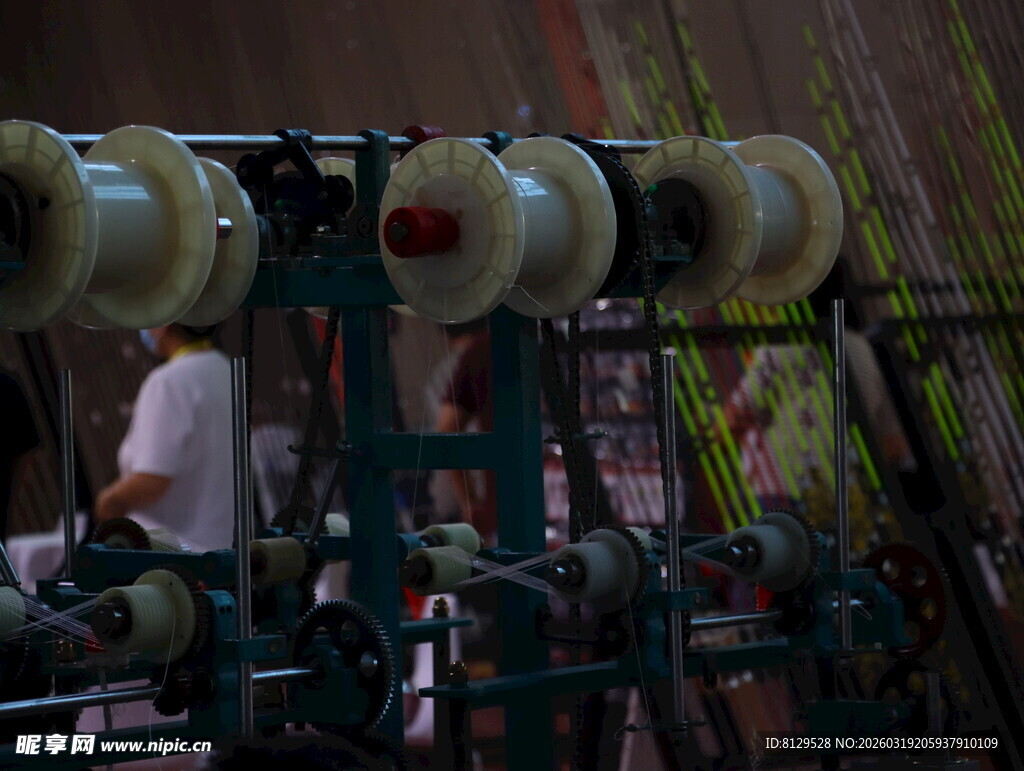 纺织机器运转场景