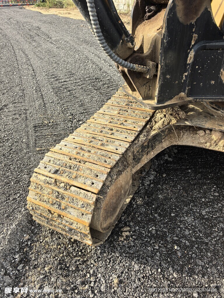 履带式挖掘机履带特写