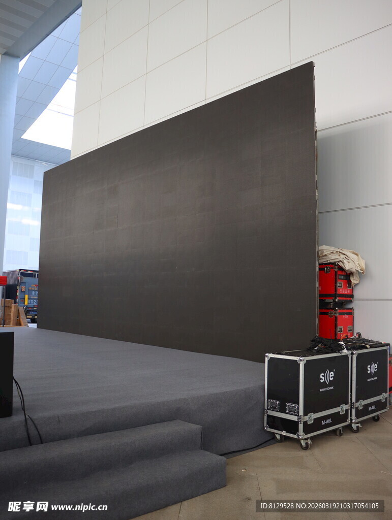 大型黑色幕布及舞台设备