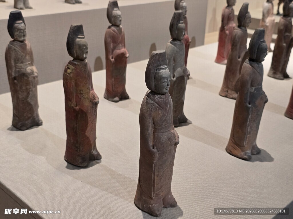 娄睿墓陶俑阵