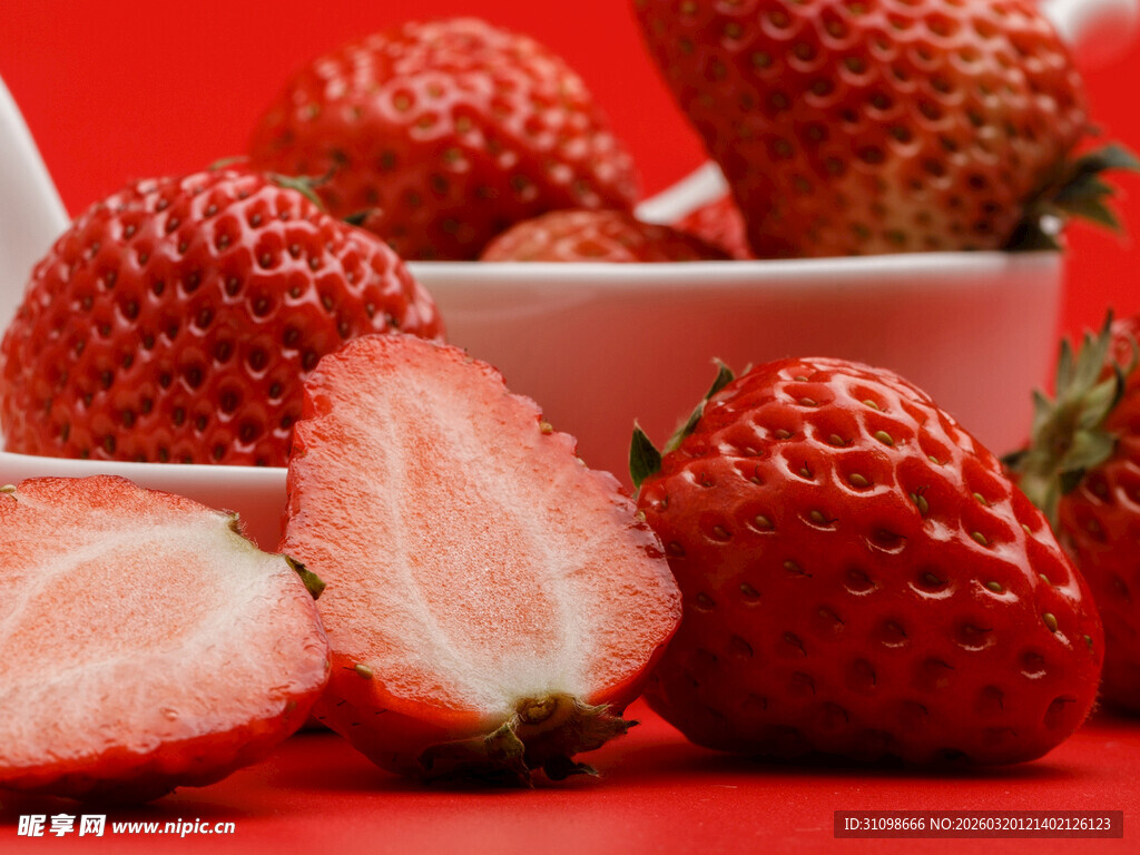 新鲜诱人的草莓