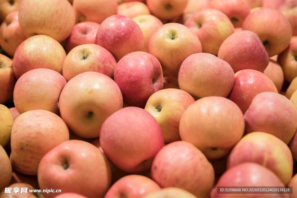 新鲜红苹果堆叠