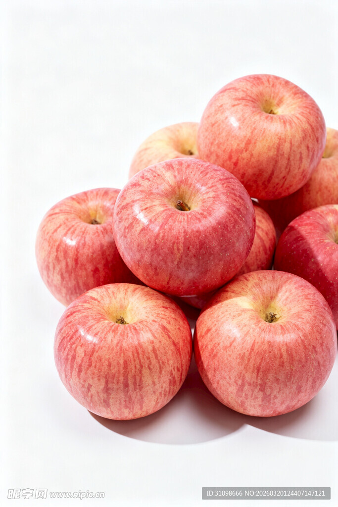 一堆新鲜红苹果