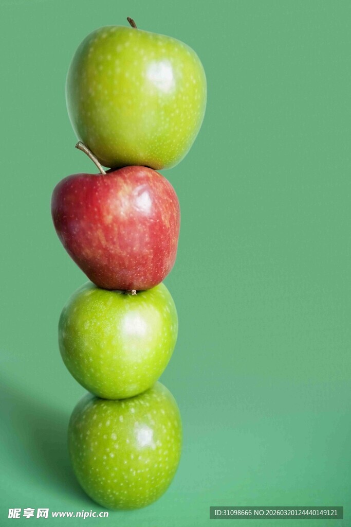 青红苹果堆叠造型