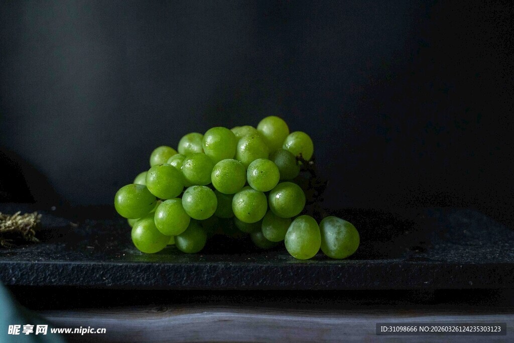 青葡萄静物摆拍