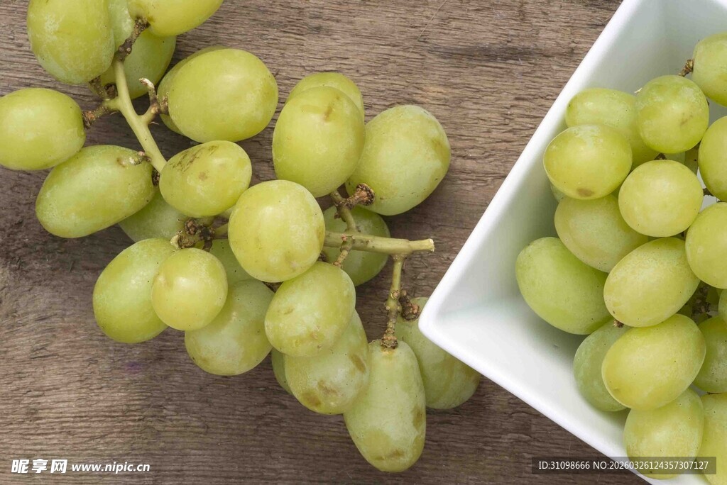 新鲜绿葡萄
