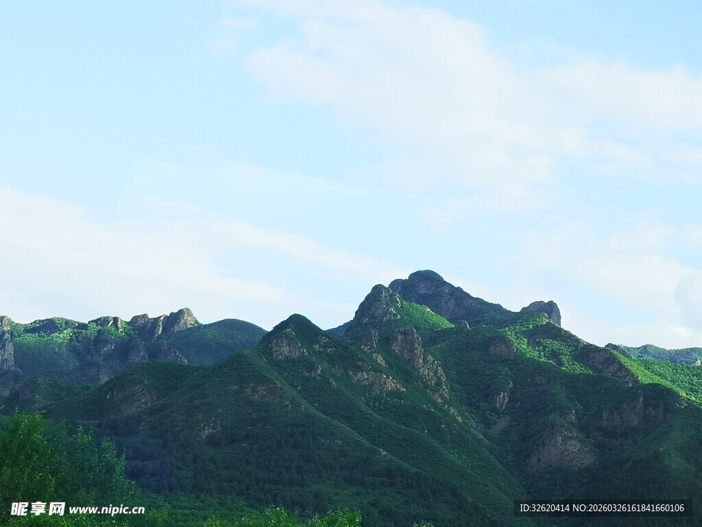 青山巍峨